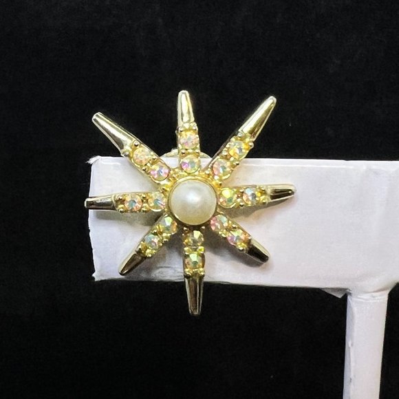 Emmons Gold Tone Aurora Borealis & Faux Pearl Starburst Clip On Earrings (3293) - Picture 3 of 8
